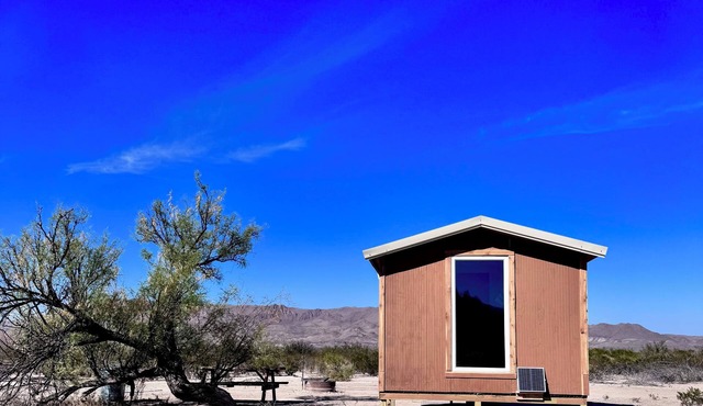New Build 4 person Bunkhouse 5 acres Prickly Pear Cabin near Big Bend NP & SP