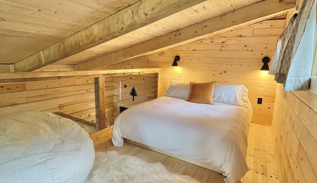 NEW BUILD Hemlock Cabin - Sauna & Walk to Sandy Point Beach