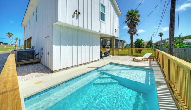 New Build! Priv Pool, Firepit, Walk to the Beach | Alright, Alright by AvantStay