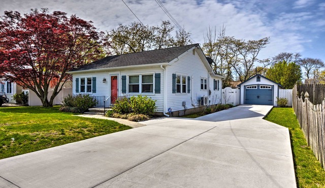 NEW LISTING! Holiday By the Bay