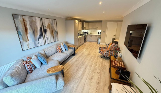 New listing! Stylish 2 Bed in Heart of Malahide