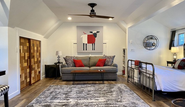 NEW! Studio Loft in Stowe Hollow