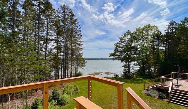 Newly-built waterfront home with fast WiFi, furnished deck, & washer/dryer