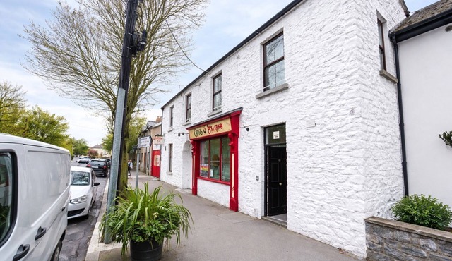 Newly refurbished apartment in the heart of Skerries and 100m from the beach.