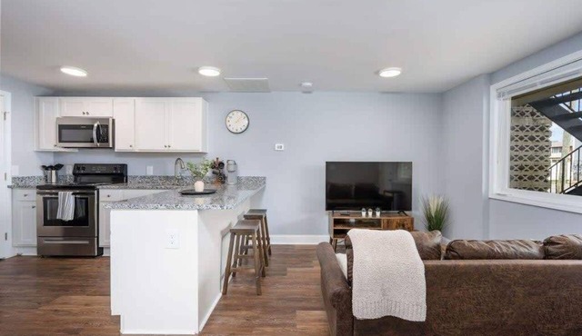 Newly Renovated 2 Bedroom
