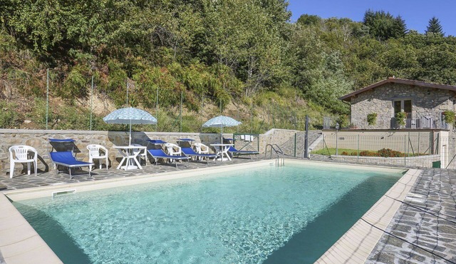 Nice apartment in villa for 3 people with pool, WIFI, terrace and pets allowed