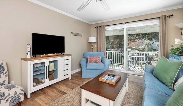 Ocean Walk L-4: Upstairs 2 bed/2 bath condo