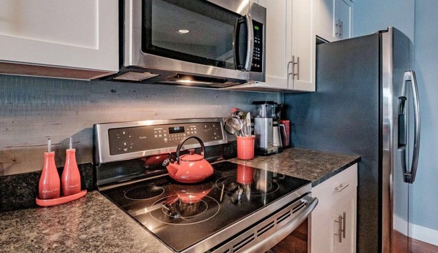 Old Port Condo- 3 month minimum rental