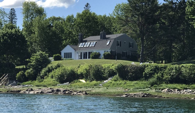 On the water, SPECTACULAR mountain/ocean views. Close to Acadia National Park.