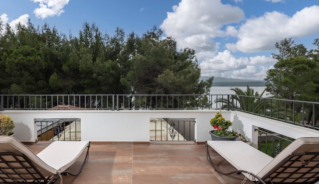 One bedroom apartment with terrace and sea view Pridraga - Cuskijaš (Novigrad) (A-6306-b)