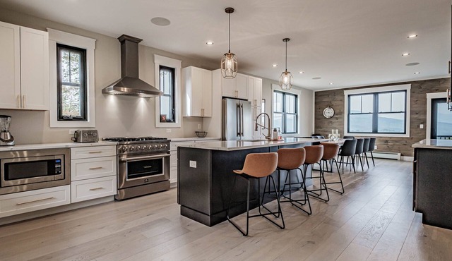 Panoramic mountain view/Hot Tub/Shuffleboard/Theater room Sunday River