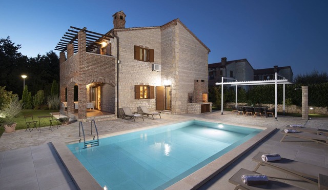 Paradise Villa Istria with Pool, 4 bedrooms, green yard, shared Tennis court