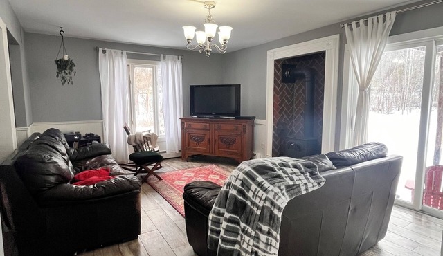 Peaceful 3-bedroom cottage in the woods in Brandon