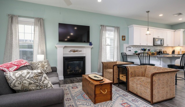 Peaceful retreat w/heated pools, club house, game room & close to local beaches