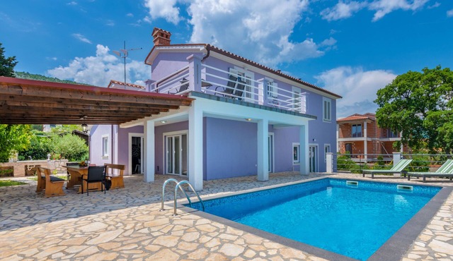 Perfect beach vacation with private pool and sea view