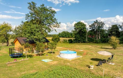 Pet Friendly Home In Licko Petrovo Selo With Wifi