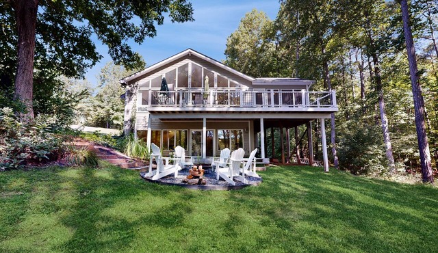 Pet Friendly, pool table, ping pong, fire pit, free WIFI