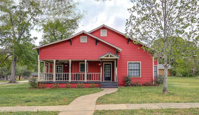 Pets Welcome! Comfortable and Spacious! Sleeps 6