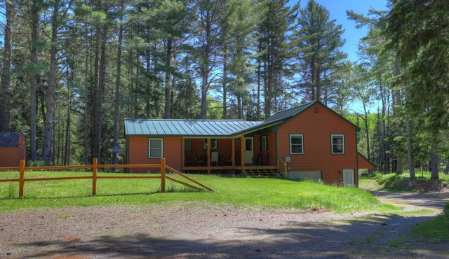 Pine Valley - Great newly renovated cabin - close to the village of Oquossoc