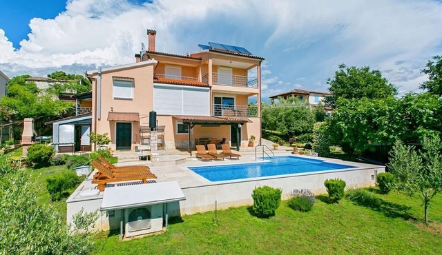 Pool, garden, quiet location, beautiful outdoor view