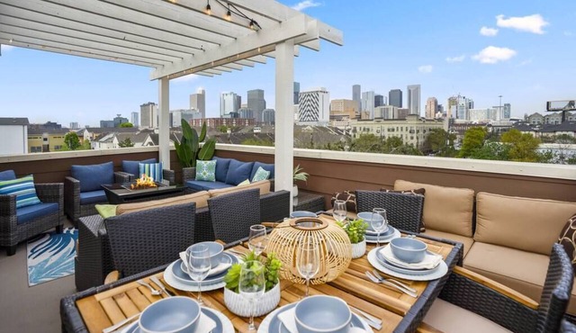 Posh Dtwn/Midtown Home w Stunning Roof-TopTerrace