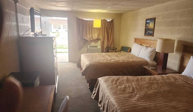 Practical Room for the Family Near Gove County Airport – Just 1.4 Miles Away in Quinter