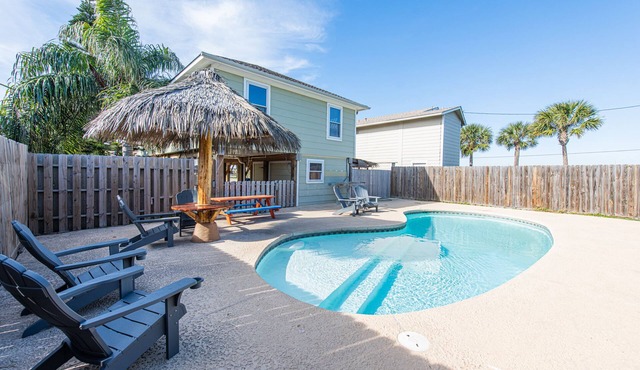 PRIVATE POOL! Heated pool. Sunset Views, Boat Parking, Clean & Tidy! Pets ok