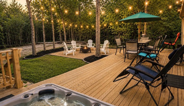 Private Wooded Cabin w/Hot Tub, Fire Pit. 5 minutes from Texas A&M