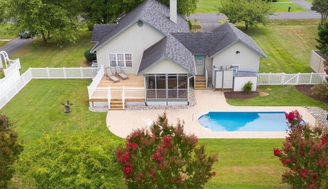 Quiet Beach Cottage with PRIVATE POOL