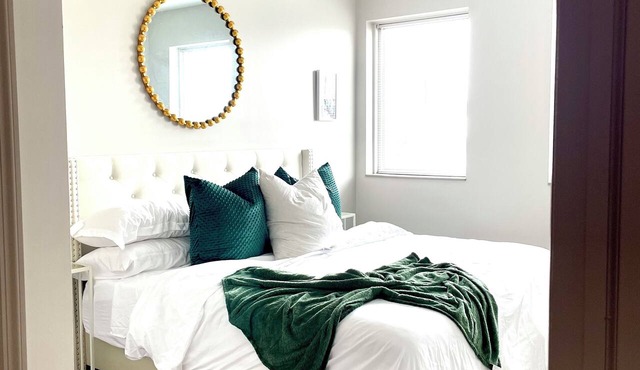 Quiet King Size with City Views