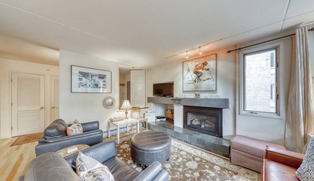 Resort condo with 3 pools, sports courts, & convenient ski access
