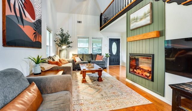 Riverfront Cuero Vacation Home w/Spacious Deck!