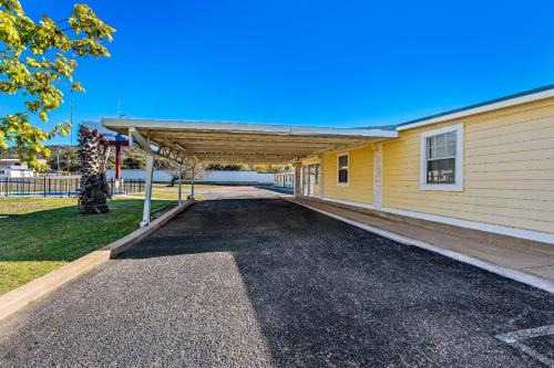 Rodeway Inn Kingsland - Lake LBJ