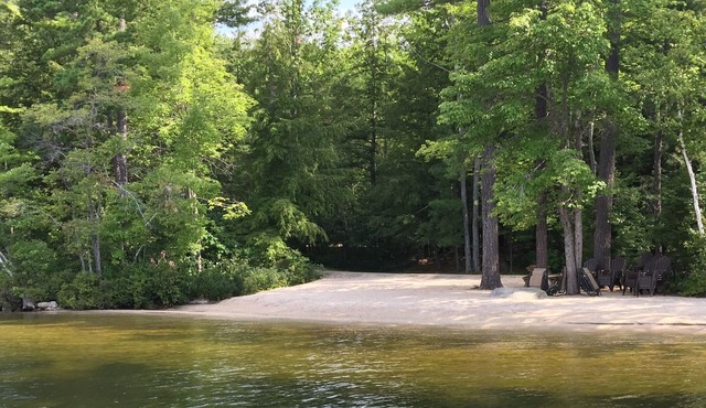 Sandy beach,1st floor bedrooms, A/C, gorgeous10-acre setting, famous architect