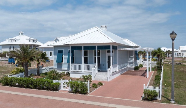 Sea Pointer New custom home at The Shores pool, just a short walk to the beach or bay!