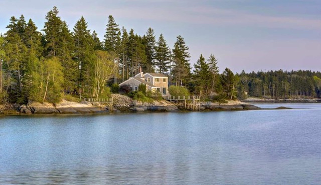 Seabreeze Cove Waterfront Cottage