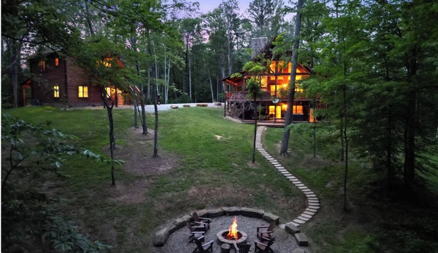 Secluded 20-Acre Retreat with Hot Tub and Sauna, 11 mins to old man cave