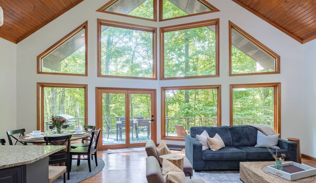 Secluded Chalet: Trails, EV charger, Game Room