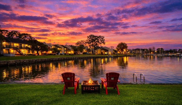 Serene Lakeside 2BR Sunset Views & Relaxing Stay