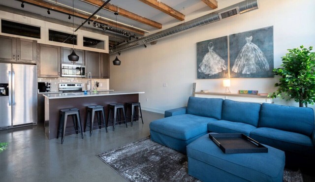 Short North Renovated Factory Loft - Free Parking