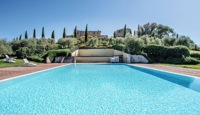 Short Rentals Siena-Le Rose, apartment with pool nestled in the Crete Senesi
