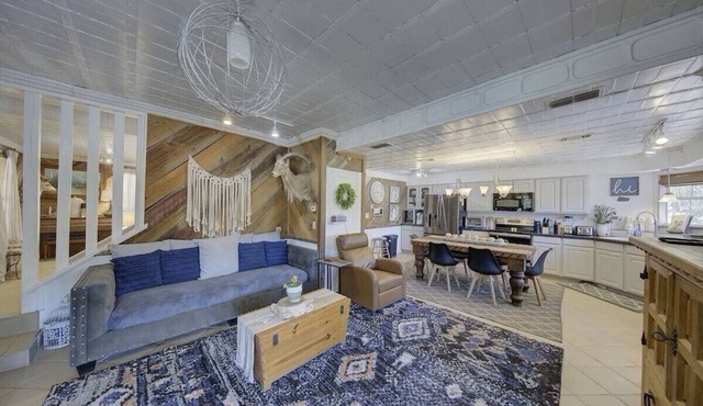 Sleeps 25, 5 Homes, Fire Pit, Spring Fed Waterfront
