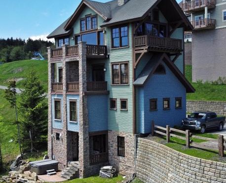 Slope side 8 BR at Sanctuary Majestic Mountain Top Estate 4800 square feet of quality sleeps 16