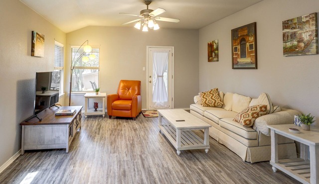 South Austin Home w/Yard: Pets Welcome!
