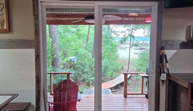 South Toledo Bend Waterfront Guest House w/Fishing pier/dock, firepit, pets ok