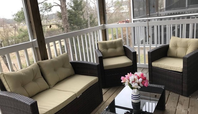 Spacious 4 Bed, 4,5 bath. Pet friendly. Come enjoy Rehoboth!