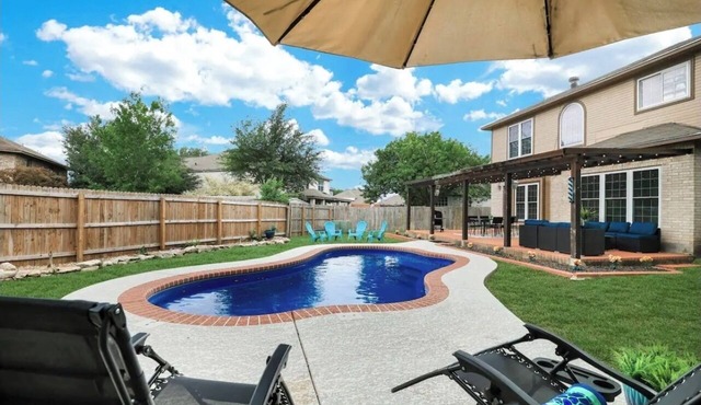 Spacious 5-bedroom house with private pool in a central San Antonio location.