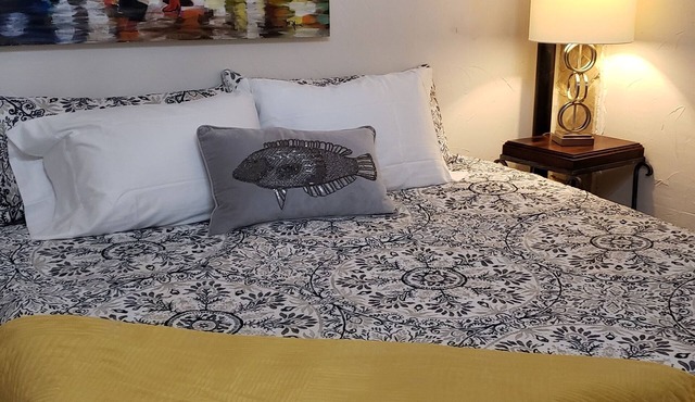 Spacious Loft King-Bed & Sofa centrally-located #1