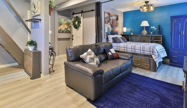 Spacious Studio Loft w/Full Kitchen, Deck & Fire Pit—Ideal for Families