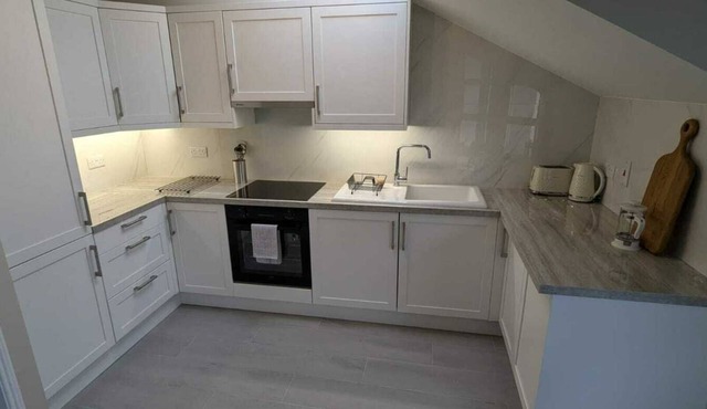 Spacious & stylish, upgraded 1BD @ Malahide Marina
